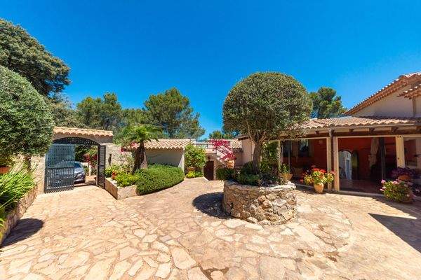 Stellplätze am Eingangsbereich