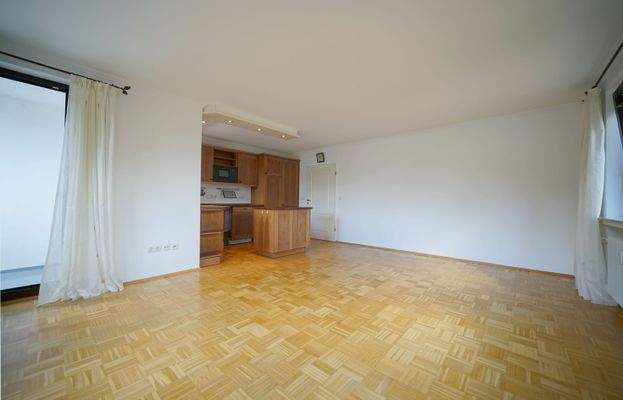 Küche mit Wohn- und Esszimmer