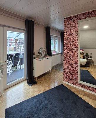 SZ/WZ im DG mit Zugang z. Balkon