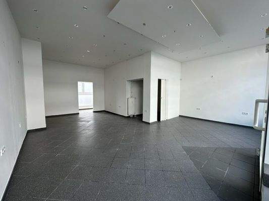 EG Laden Richtung Straße