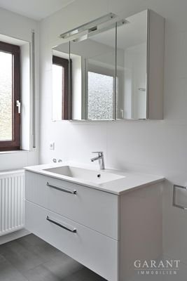 Modernes-Badezimmer