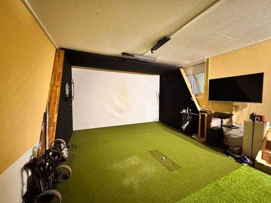 Garage mit Indoorgolf