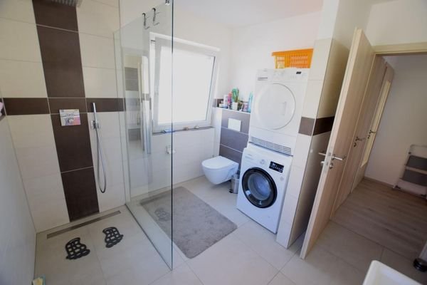 Badezimmer EG-Whg.