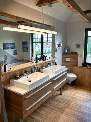 Badezimmer im Obergeschoß