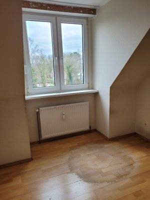 Kinderzimmer - Erneuerung des Bodens.jpg