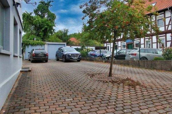 Platz vor den Garagen