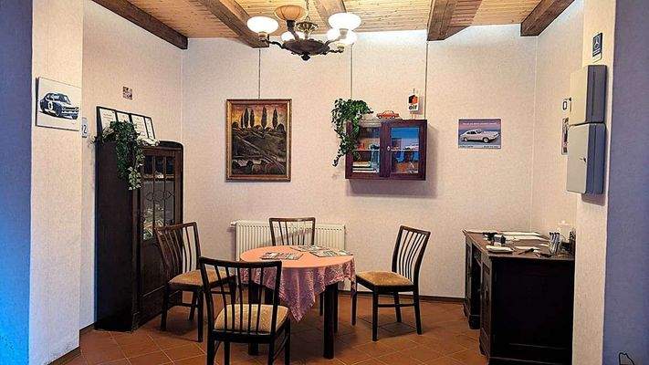 in Halle 1 - separates Büro