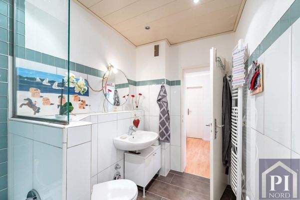 Blick vom Bad in den Flur