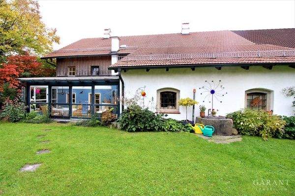 Hausrückseite mit Wintergarten