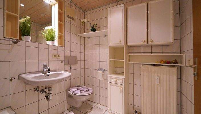 Geraeumiges Badezimmer!