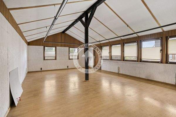 Bürogebäude (Blick 2)