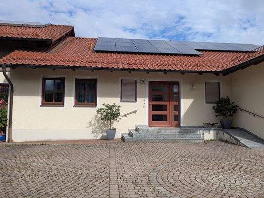 Süd-Ansicht mit Eingangsbereich