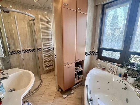 Badezimmer im Erdgeschoss