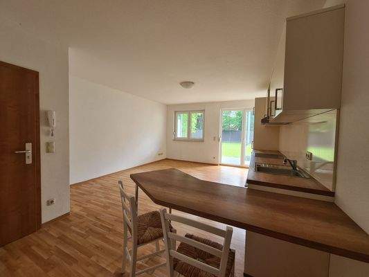 Wohnzimmer mit offener Küche .jpg