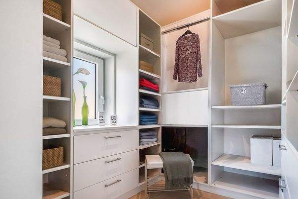 begehbarer Kleiderschrank (DG)