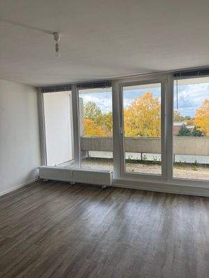 Wohnzimmer mit Balkon