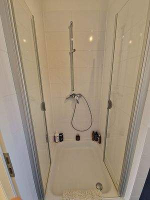 Duschkabine im Dachgeschoss