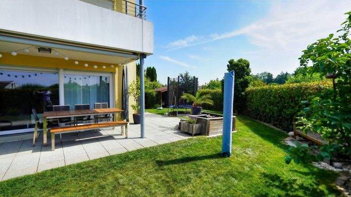 Blick auf die Terrasse und Garten