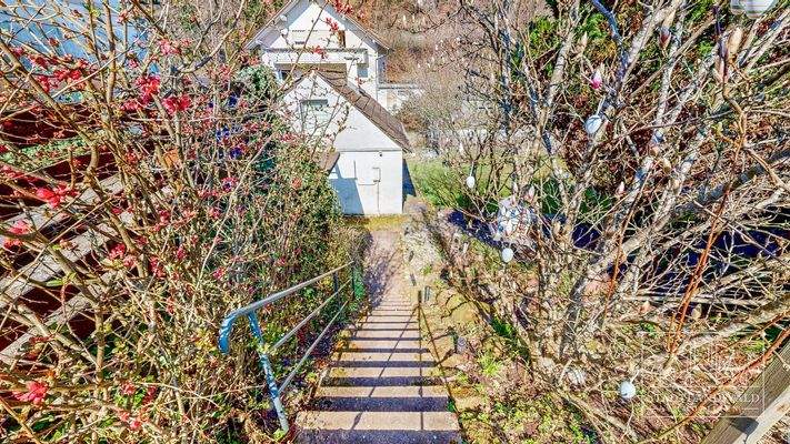 Treppe zum Grundstück