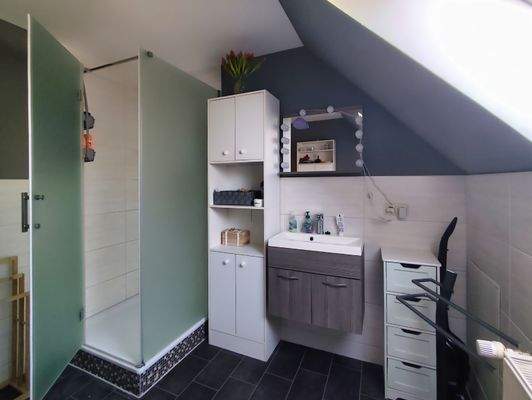 EFH 2 - Bad im OG mit Dusche