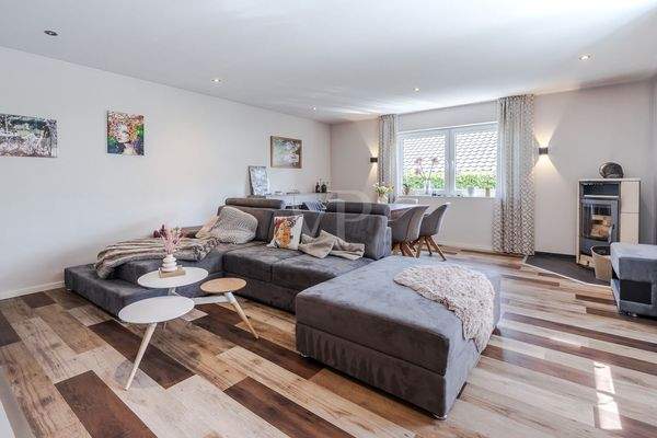 Wohnzimmer mit gemütlichem Kaminofen