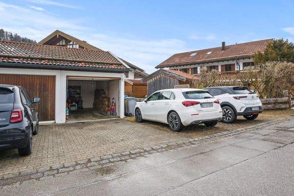 Garage und Stellplatz 