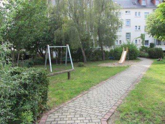 Hofblick  Spielplatz Marga