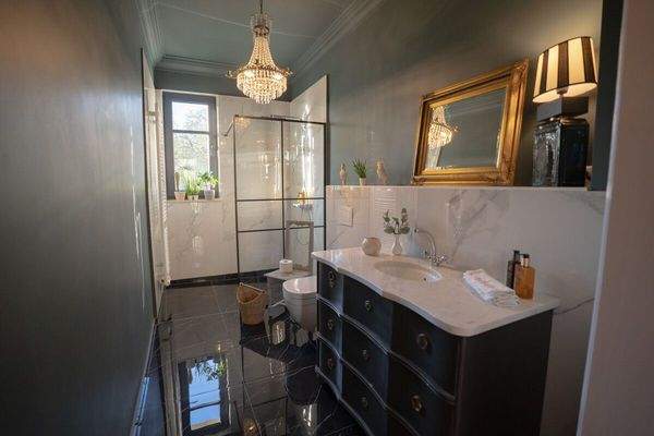 Badezimmer mit Dusche (EG)