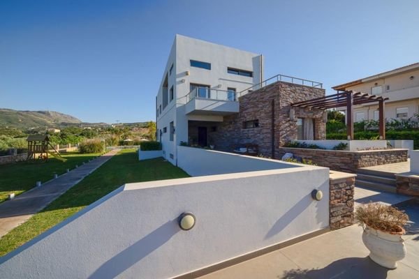 Kreta, Tria Monastiria: Luxuriöse Villa mit 7 Schlafzimmern und Meerblick zu verkaufen