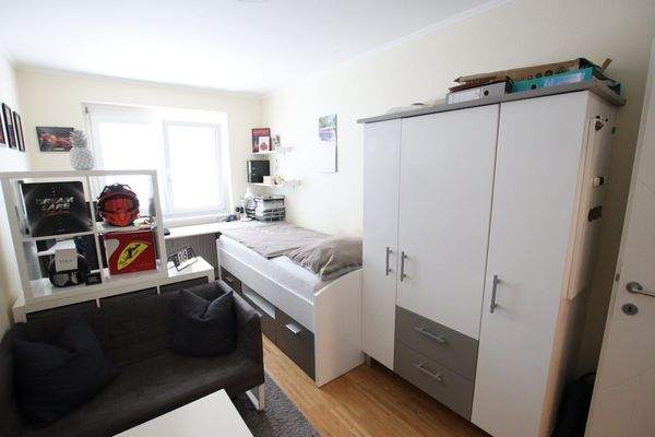 Traumhafte, neuwertige 3 Zi Gartenwohnung mit 400m² Eigengarten in Waidmannsdorf mit Tiefgarage