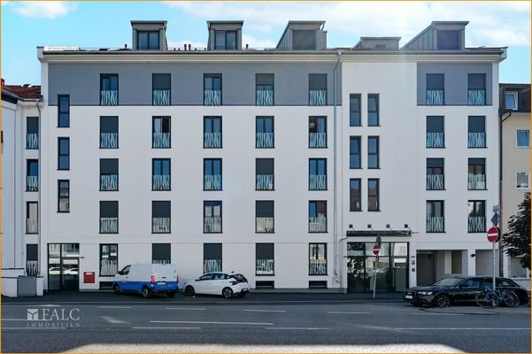 Gebäude Straßenseite