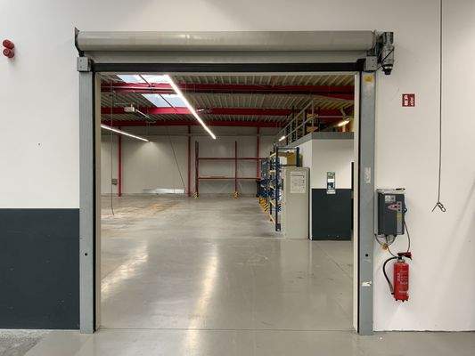 Durchgang von Produktionshalle in Anlieferungshalle