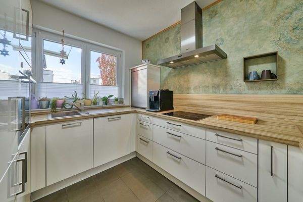 EG: Küche mit Einbauküche