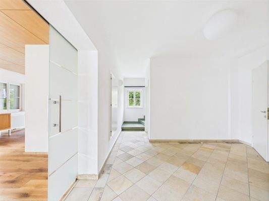 CAM04191G0-PR0037-STILL011