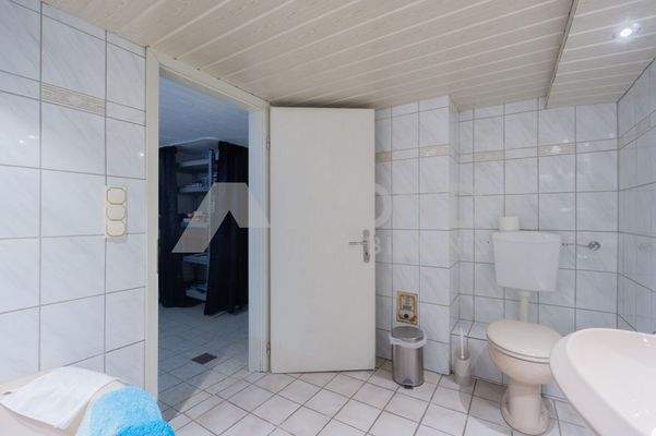 Badezimmer im Untergeschoss