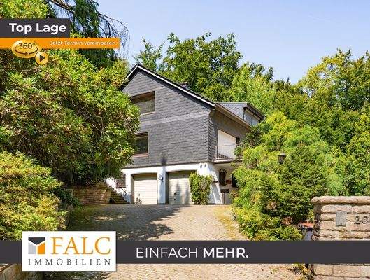 Auffahrt und Frontansicht