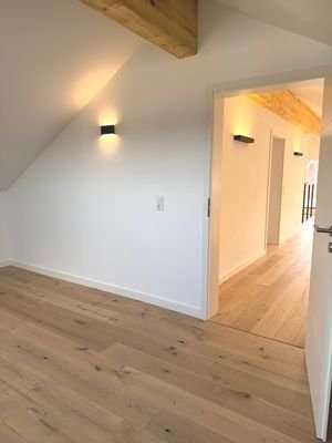 Zimmer OG_Blick in den Flur