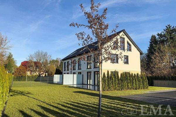 Gartenblick zu den Häusern