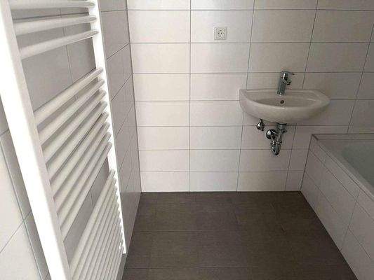 Innenliegendes Bad mit Handtuchheizkörper