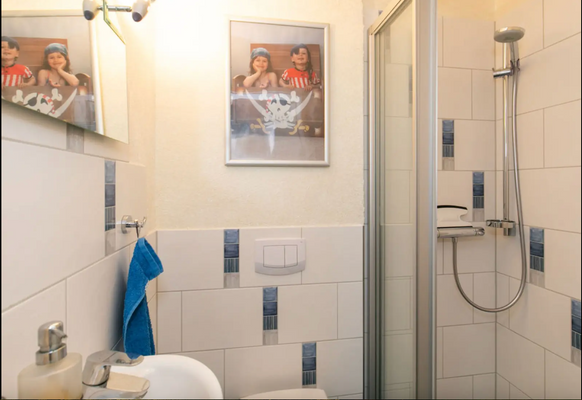 Bad mit Dusche 