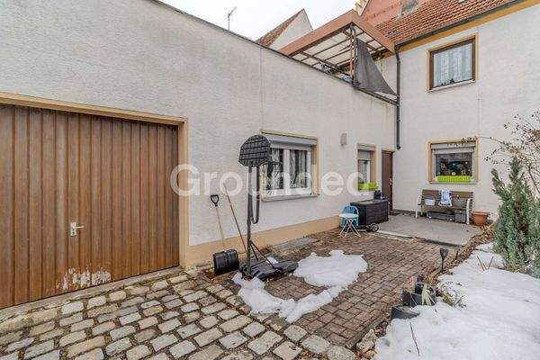 Garage und Terrasse