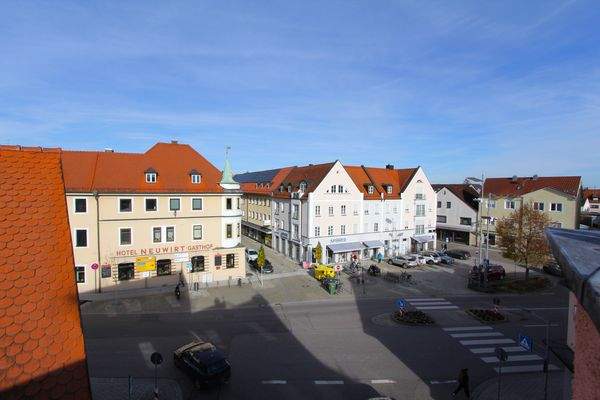 ...mit Blick über Neuburg