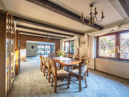 Blick in den Wohn- und Essbereich