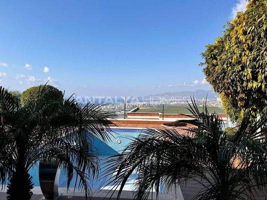 Stylish House with Sea and City Views in Alanya