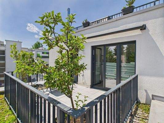 Terrasse vor dem Masterbereich