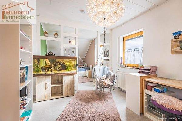 Kinderzimmer/ Küche DG