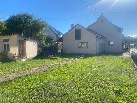 weitläufiges Grundstück