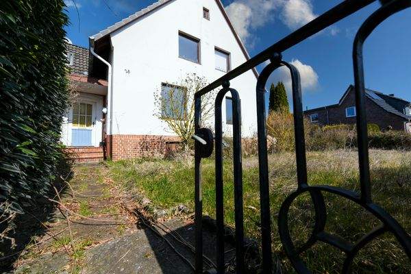 Das Grundstück hat zwei Grundstückszugänge