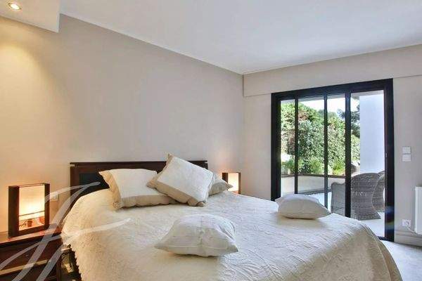 Chambre Moquette Hauteur sous plafond