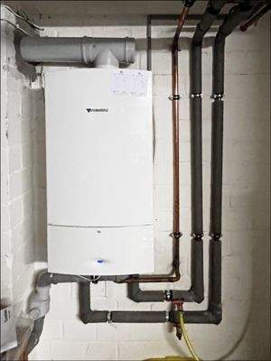 Gas-Brennwerttherme (BJ 2010) im KG